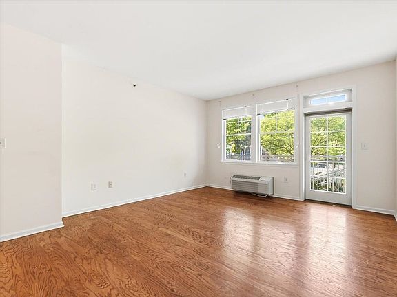 5th image of 4 Constellation Pl APT 106