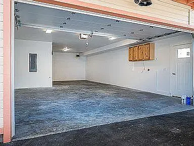 3 bed, 2.5 bath, 1841 sqft, $3,350 — Photo 2
