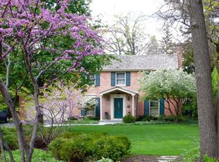 412 E Illinois Rd, Lake Forest, IL 60045