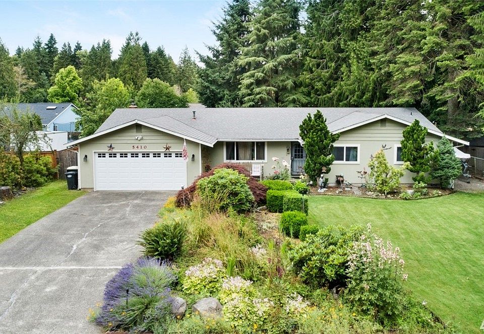 Welcome to this fantastic home in a fantastic neighborhood