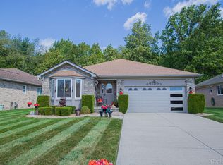 28697 Iris Dr, Chesterfield, MI 48047