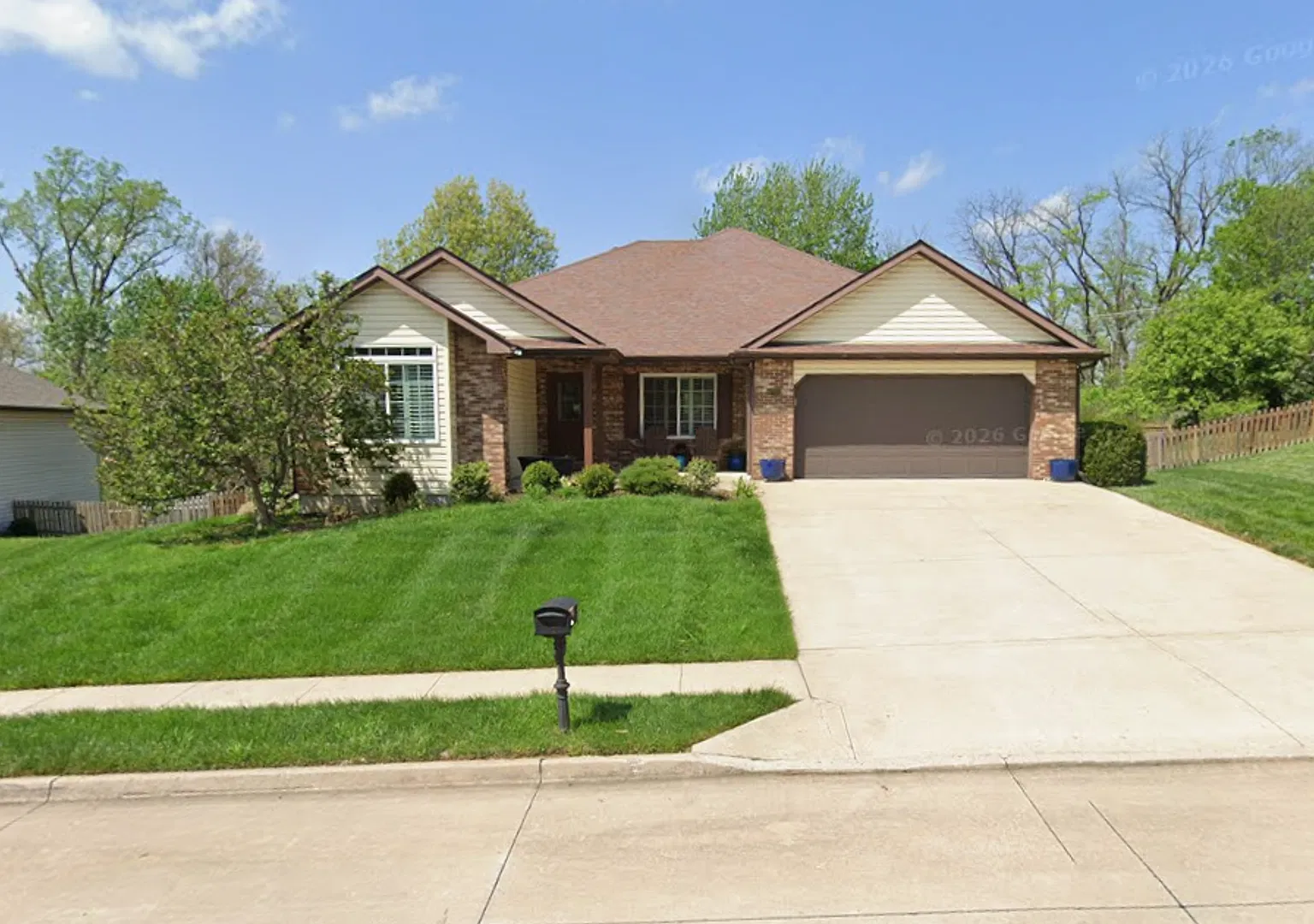 Beautiful 4 Bedroom Ranch Home in the Cascades — Photo 1