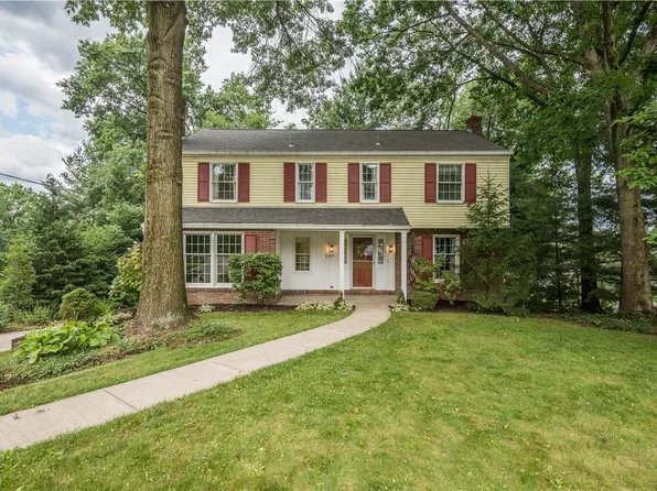 2182 Meadowmont Dr, Pittsburgh, PA 15241