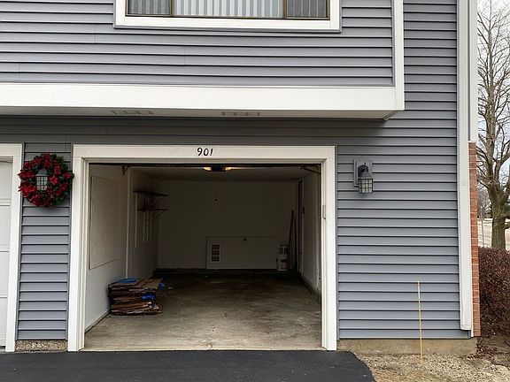 2nd image of 901 Van Buren Ct