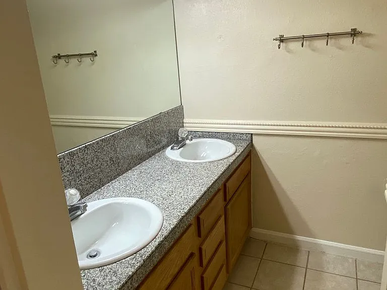 2131 E Palmcroft Dr — Photo 18
