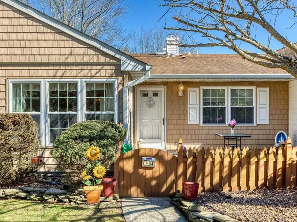 149 Theodore Drive #149, Coram, NY 11727