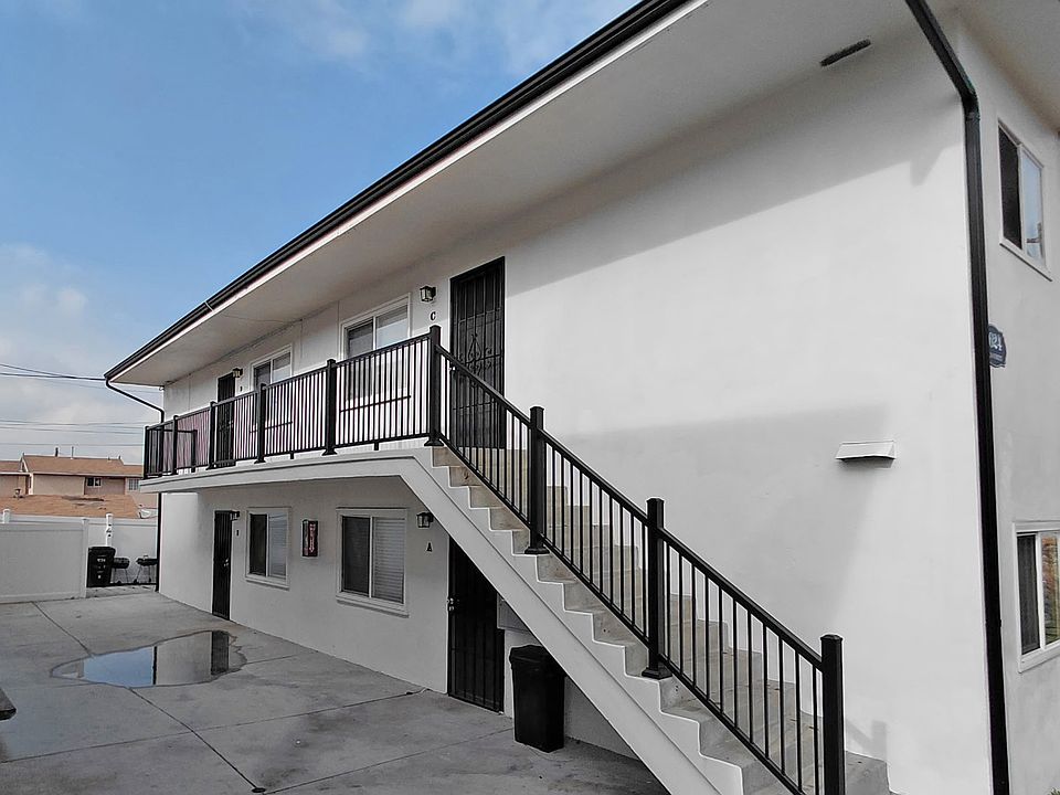 Beautiful Courtyard of the Una Manor Apartments