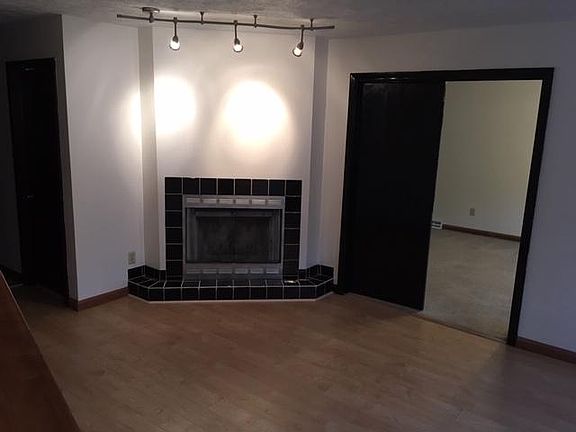 3rd image of 1411 Brookwood Village Dr