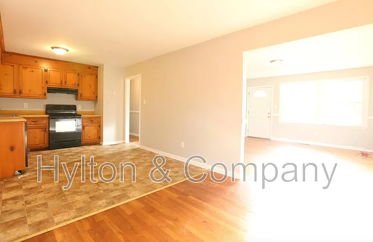 2703 Boston St — Photo 8