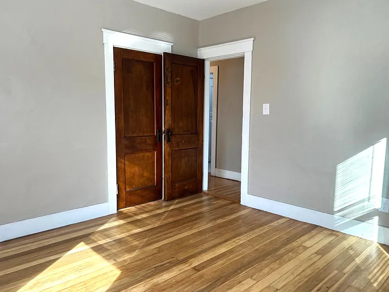 900 Main St #2 — Photo 5