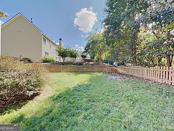 3rd image of 108 Windsong Trl