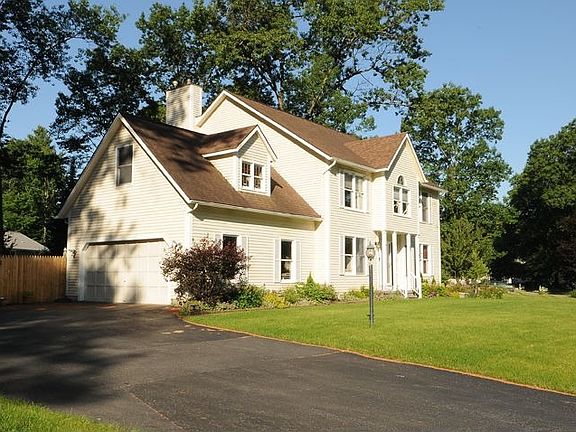 2nd image of 35 Friar Tuck Way