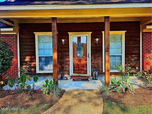 3rd image of 639 Southern Oaks Dr