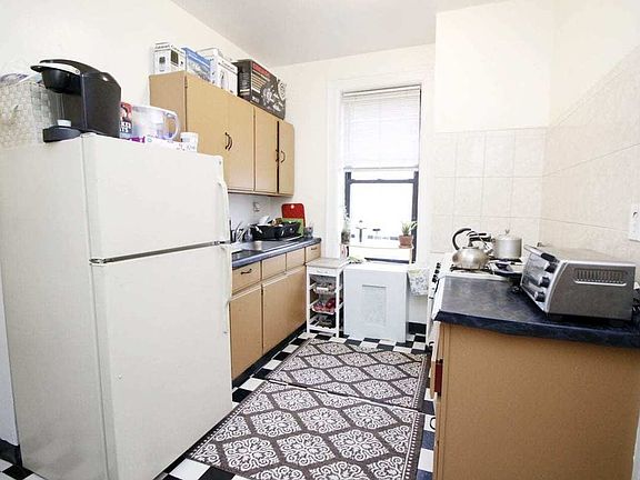2nd image of 3220 Broadway APT 4B
