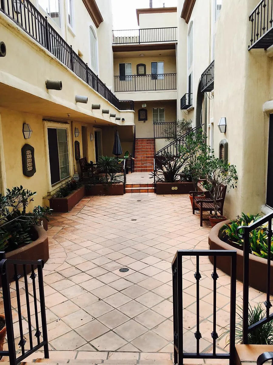 Courtyard - 7120 La Tijera Blvd #D102
