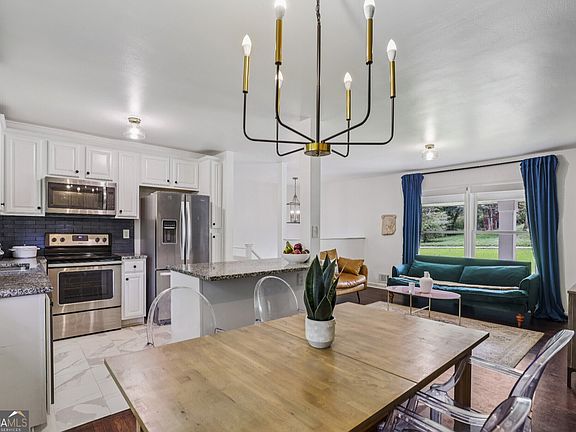 3rd image of 3453 Tulip Dr