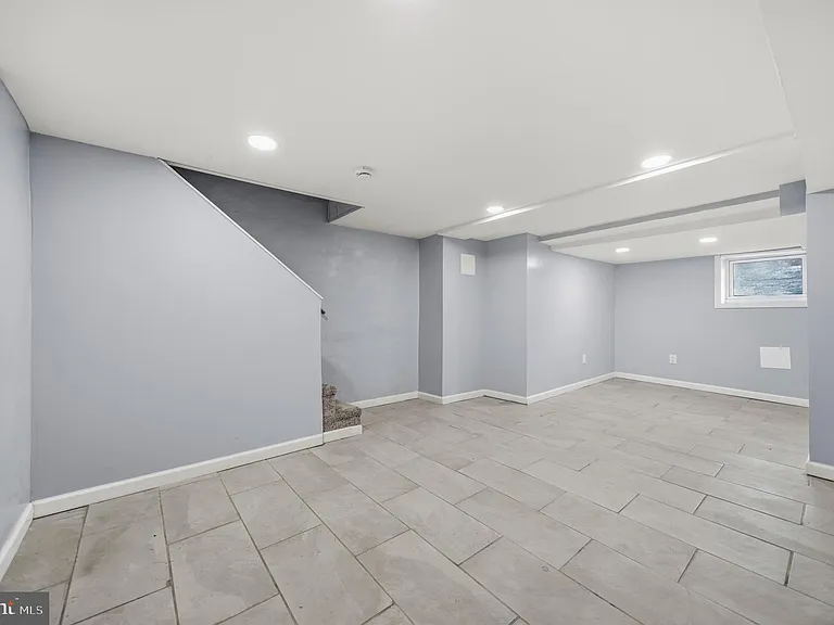 1516 N Luzerne Ave — Photo 25