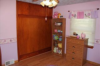 5th image of 713 W 1st St
