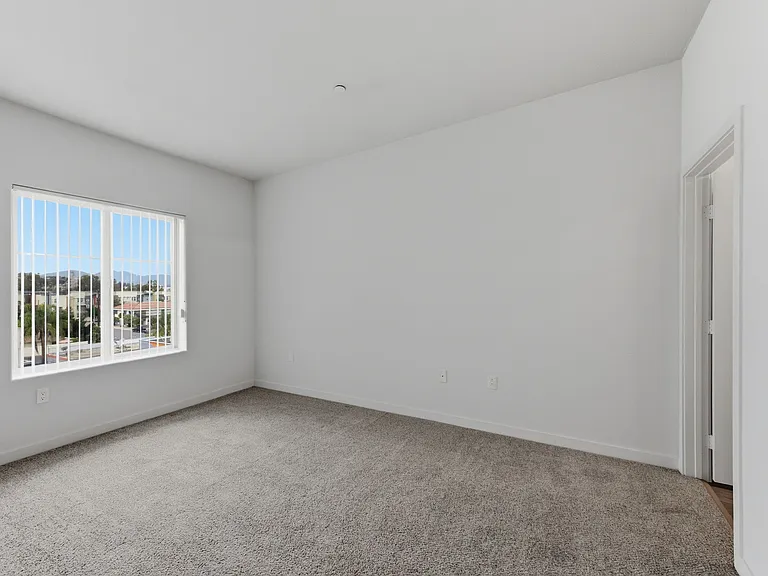 City Plaza Apartments — Photo 11