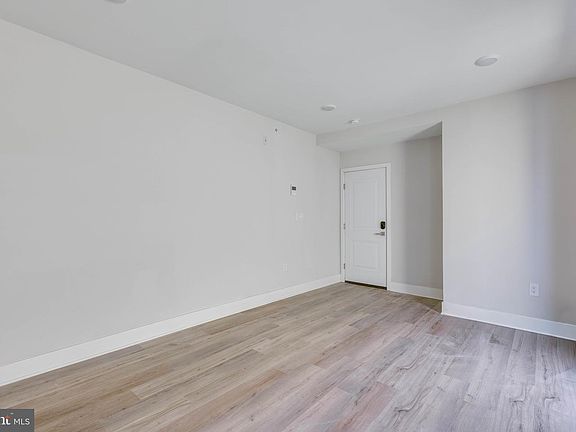 3rd image of 1535 N 6th St #E
