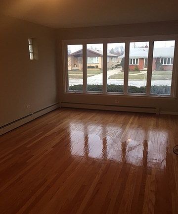 2nd image of 1000 Cromwell St