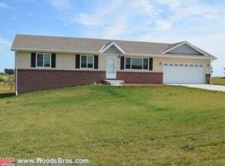 712 Sunset Blvd, Palmyra, NE 68418