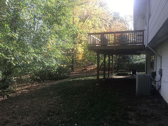 5th image of 83 Joan Dr