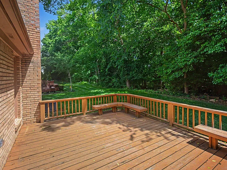 456 Essex Dr — Photo 25