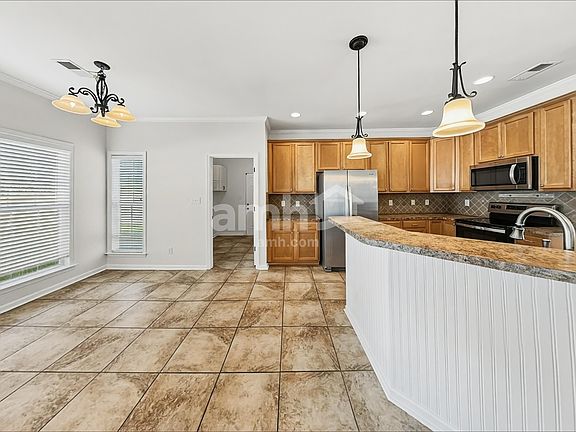 5th image of 227 Mott Rd