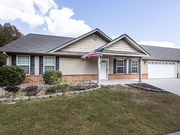 3rd image of 2403 Cedar Creek Dr