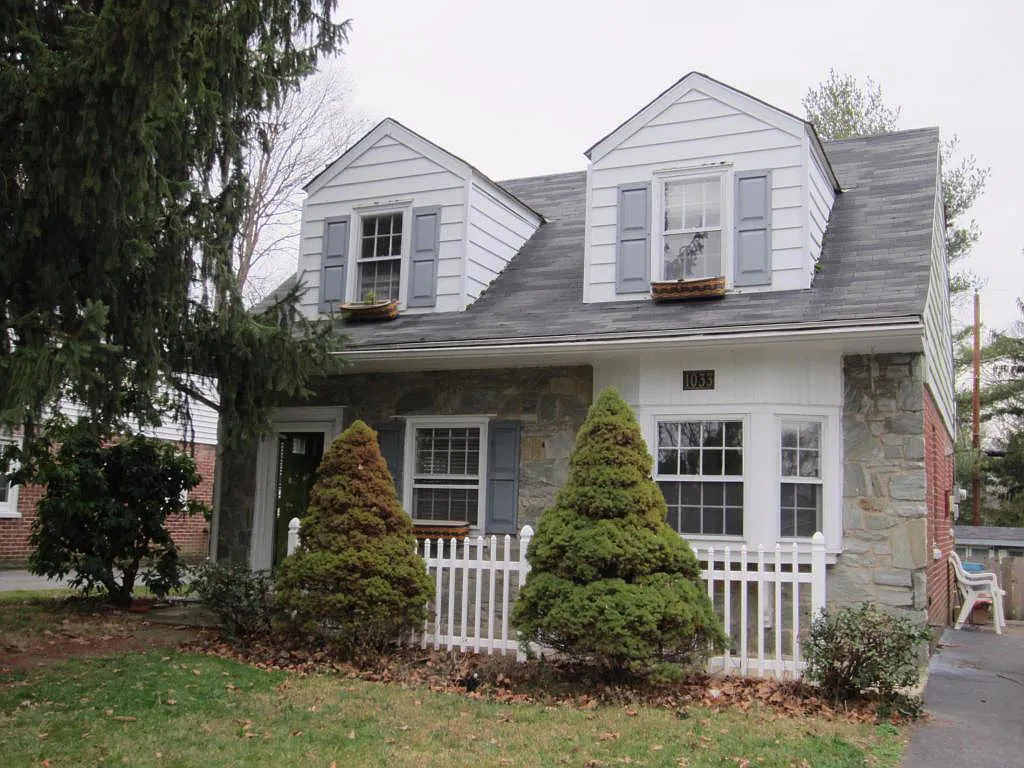 1033 New Holland Ave photo 1