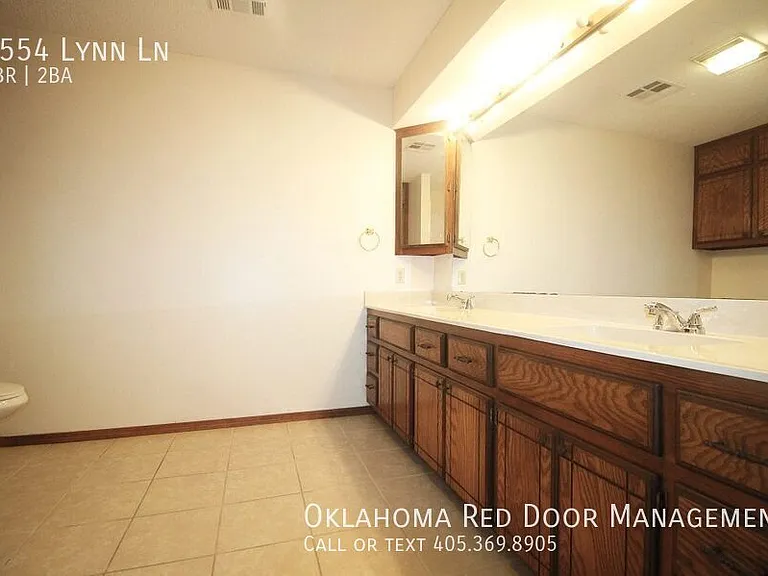 2554 Lynn Ln — Photo 9