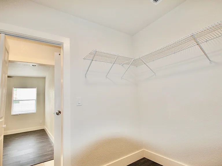 230 E Concord St — Photo 22