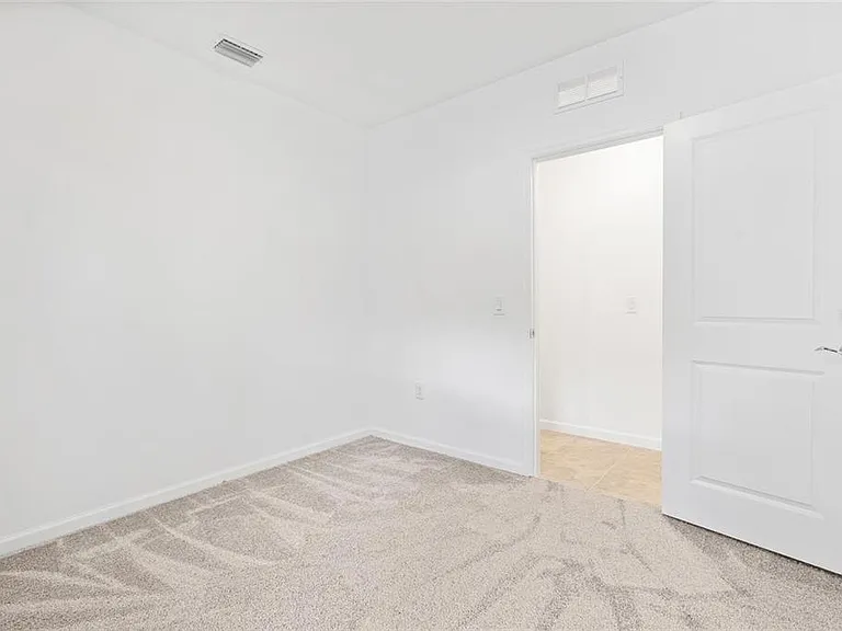 6560 Silverstar Dr — Photo 23