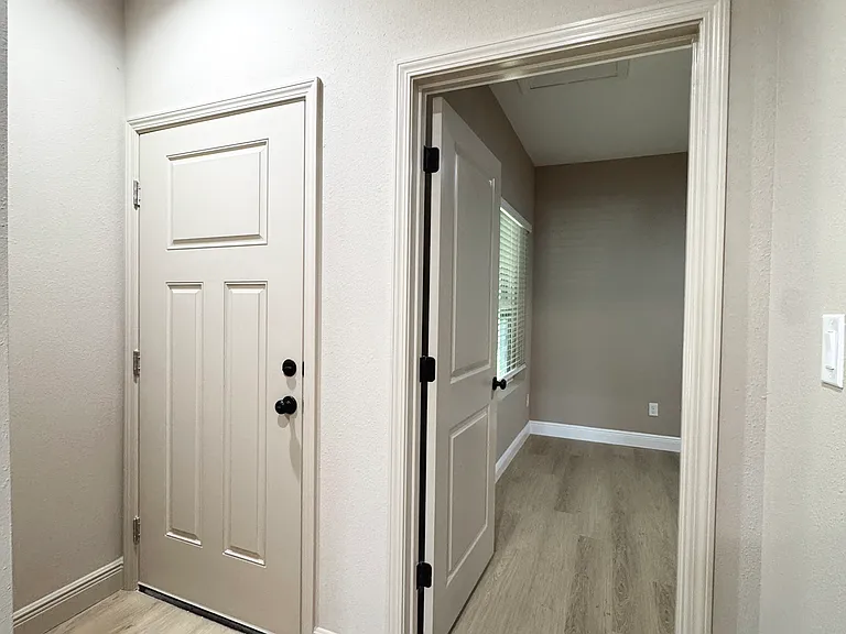 504 E Burgess Rd #C — Photo 23