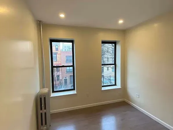 190 Wadsworth Avenue image 1 of 12