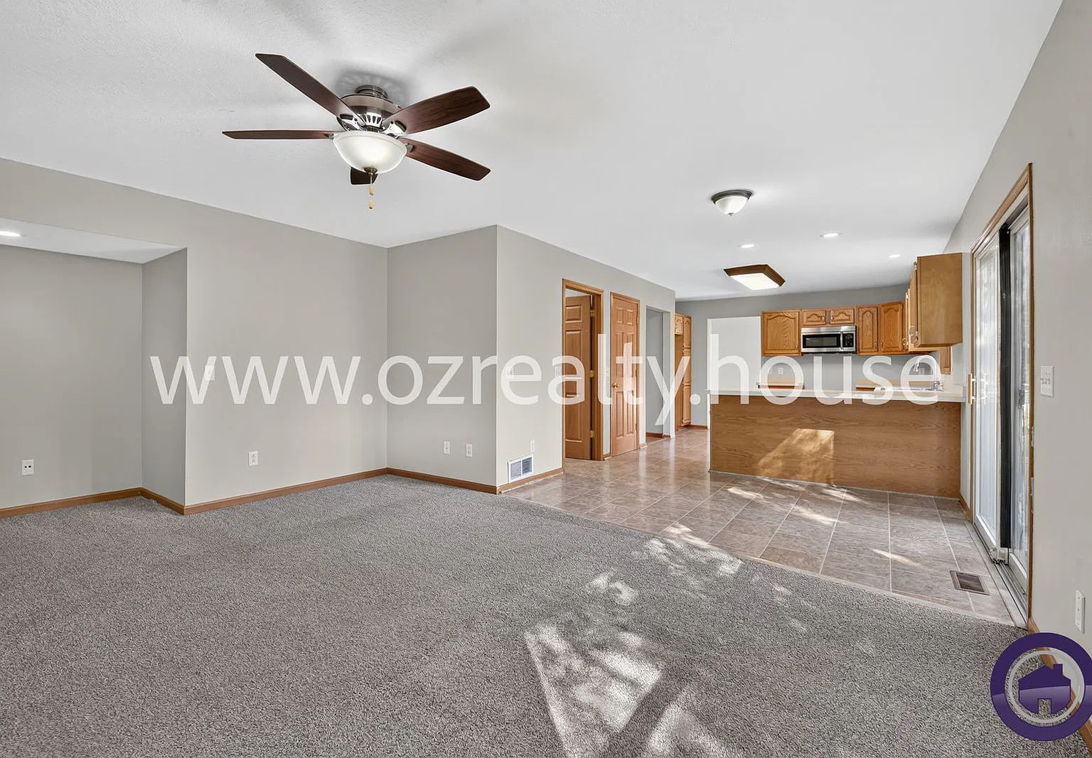 4 bed, 2.5 bath, 2424 sqft, $2,395 — Photo 4