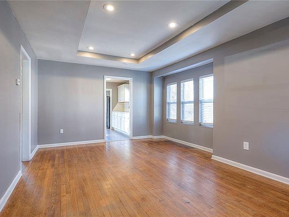 5th image of 2815 Everett Ave