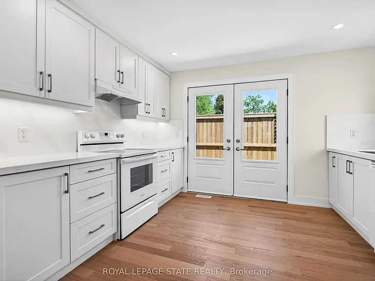 8 Cornell Ave #UPPER — Photo 19