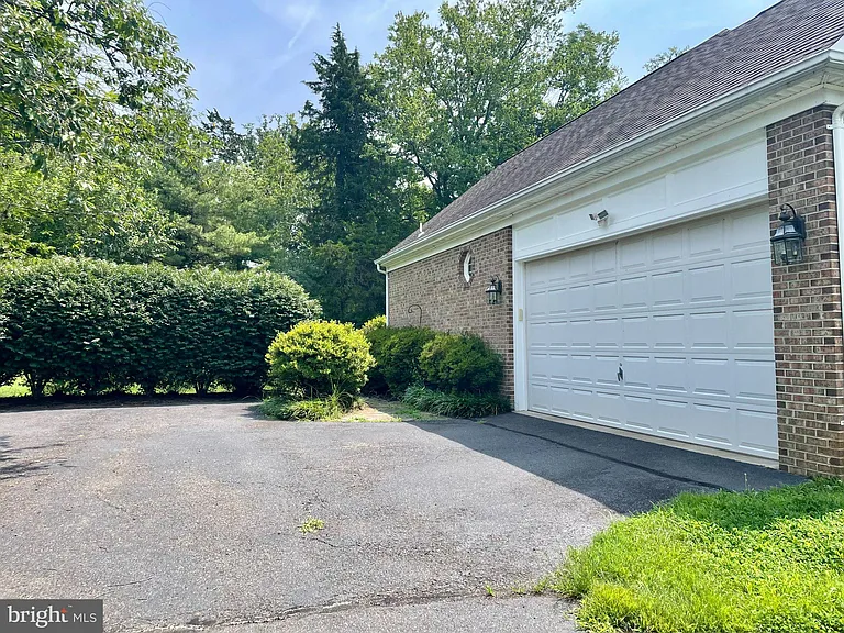 41 Menlough Dr — Photo 5