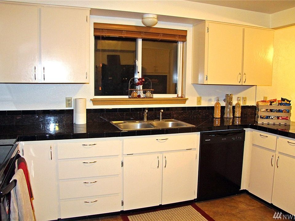 1st image of 80 E Barnsby Pl