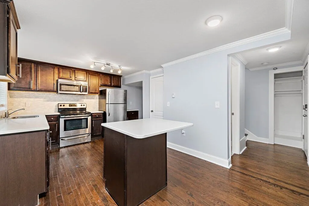 SUMMIT 46 — Photo 1