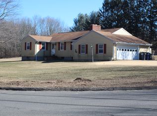 269 Kissawaug Rd, Middlebury, CT 06762