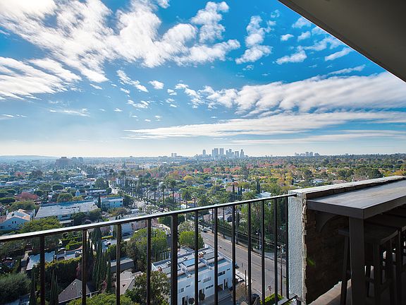 3rd image of 818 N Doheny Dr APT 1404