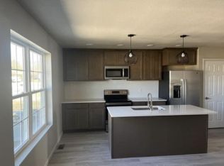 28 Green St #C, Fisher, IL 61843