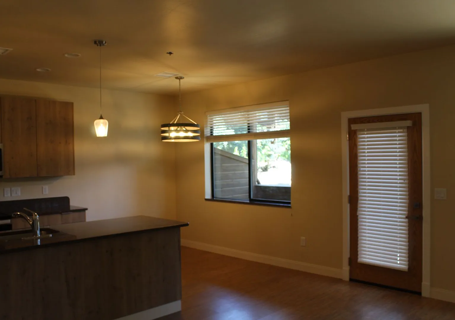 Newer 2 bed / 2 bath Bison Cove Condo — Photo 2