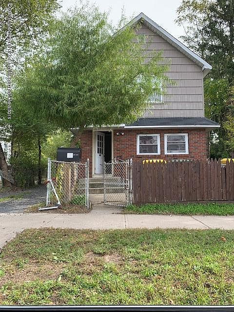 1st image of 35 Clover St