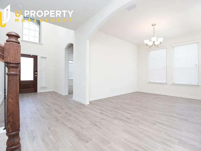 817 Black Hawk Dr — Photo 2