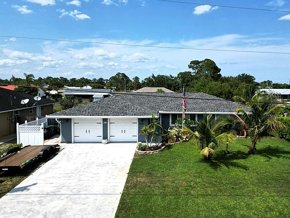 4th image of 1425 SW Algardi Lane