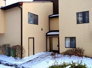 884 Hampton Ridge Dr, Akron, OH 44313